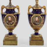Zwei Sèvres -Vasen mit Königsporträts "Karl X." und - фото 2