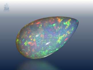 Opal: außergewöhnlich schöner und großer Opal in Tropfenform und mit tollem Farbspiel, 36,8ct