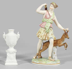 Nymphenburg-Figur "Diana" und kleine Ziervase