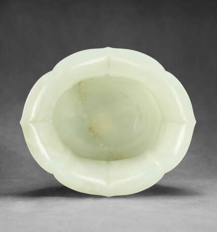 A WHITE JADE ARCHAISTIC ZHADOU - Foto 3