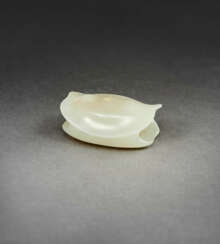 A WHITE JADE CARVING OF A SOFTSHELL TURTLE SHELL