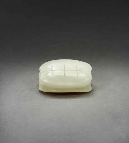 A WHITE JADE CARVING OF A SOFTSHELL TURTLE SHELL - Foto 3
