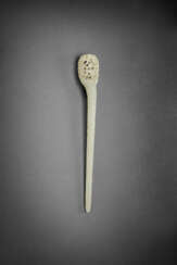 A PALE GREENISH-WHITE JADE RETICULATED HAIR PIN