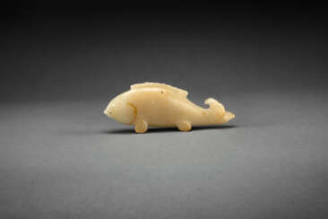 A YELLOW JADE CARVING OF A FISH