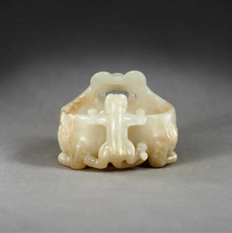 A VERY RARE PALE GREENISH-WHITE AND RUSSET JADE YI-FORM POURING VESSEL - photo 3