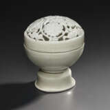 A RARE QINGBAI CENSER WITH RETICULATED COVER - фото 1