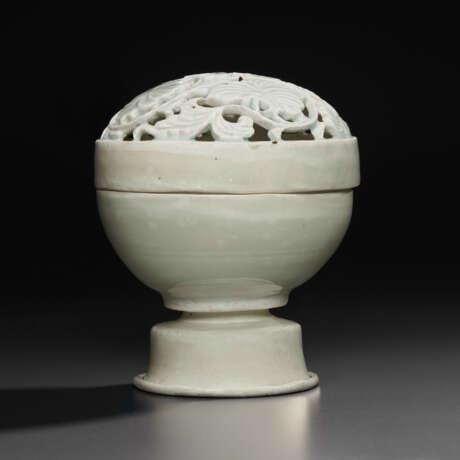 A RARE QINGBAI CENSER WITH RETICULATED COVER - photo 3