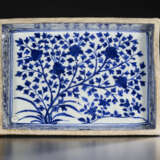 A VERY RARE BLUE AND WHITE WRITING BOX AND COVER - фото 5