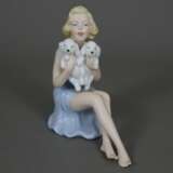 Porzellanfigur "Junge Frau mit zwei Welpen spielend" - Gerold P - Foto 1
