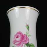 Vase - Meissen, 20.Jh., Dekor "Rote Rose", Porzellan, Balusterf - photo 2