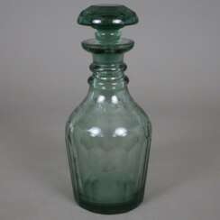 Karaffe - Böhmen, um 1860, grünes Glas, facettiert, geschliffen