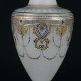 Vase - Böhmen, Ende 19. Jh./um 1900, opakweißes Glas, balusterf - photo 4