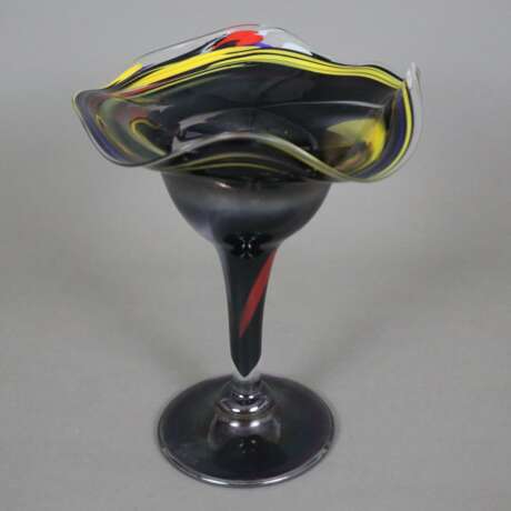 Fußvase - 20. Jh., farbloses Glas mit Farbeinschmelzungen, auf - photo 1