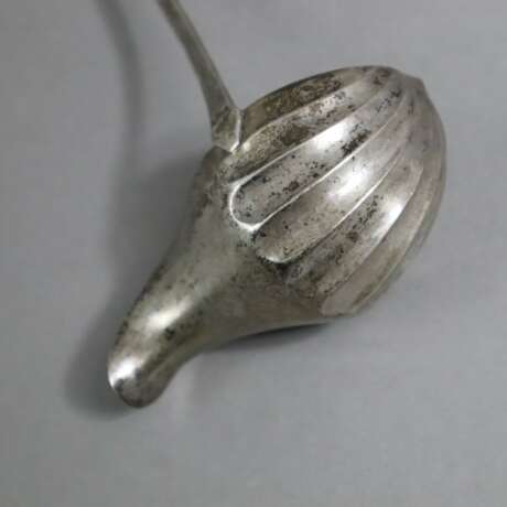 Antike Schöpfkelle in Muschelform - 19. Jh., 13 Lot Silber, pun - photo 3
