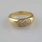 Goldring mit Diamantbesatz - Gelbgold 750/000 (18K), vertiefter - фото 1