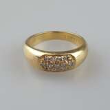 Goldring mit Diamantbesatz - Gelbgold 750/000 (18K), vertiefter - photo 2