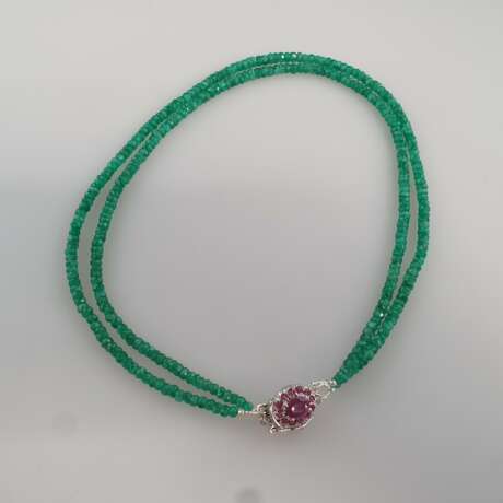 Zweireihige Smaragdkette mit Rubinschließe - facettierte Smarag - Foto 3