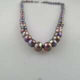 Perlenkette - leicht barocke Perlen mit changierendem Lüster in - Foto 5