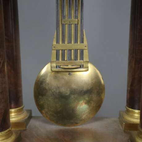Portaluhr im Empire-Stil - Frankreich, 19. Jh., Holzgehäuse mit - photo 8