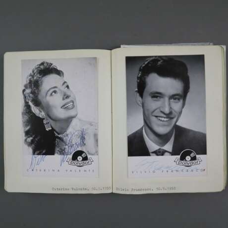 Zwei Autogramm-Alben aus den Jahren 1955 und 1956 & Karton mit - Foto 1