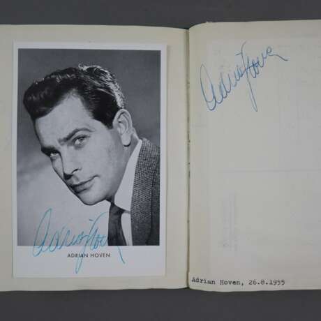 Zwei Autogramm-Alben aus den Jahren 1955 und 1956 & Karton mit - Foto 2