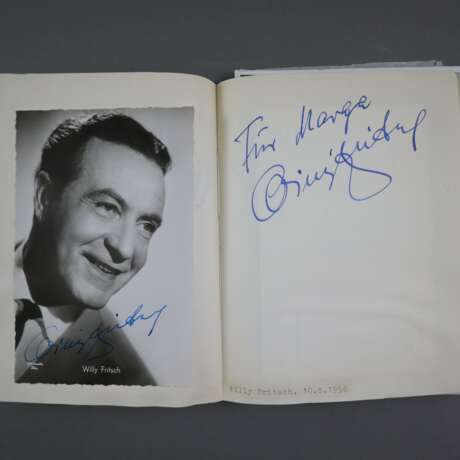 Zwei Autogramm-Alben aus den Jahren 1955 und 1956 & Karton mit - Foto 4