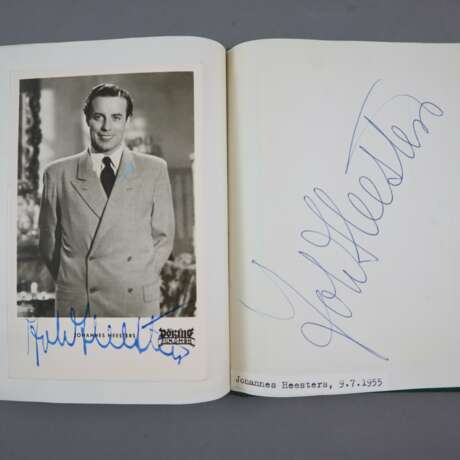 Zwei Autogramm-Alben aus den Jahren 1955 und 1956 & Karton mit - Foto 8