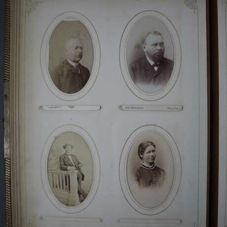 Fotoalbum - 19.Jh./um 1900, mit ca. 60 Portraitfotografien, unt - photo 5