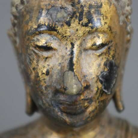 Stehende Buddhafigur - Thailand, Bronze mit Resten der Goldlack - photo 8