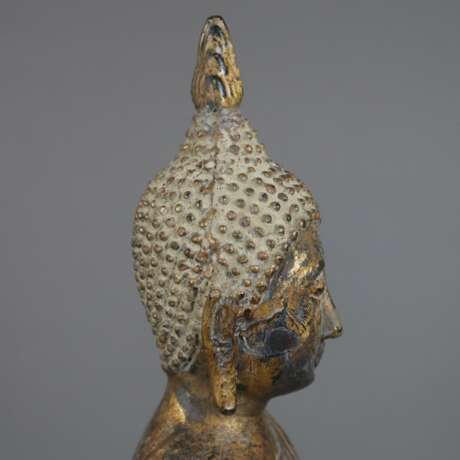 Stehende Buddhafigur - Thailand, Bronze mit Resten der Goldlack - photo 9