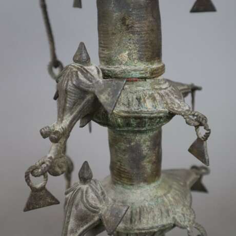 Hohe Öllampe - Indien, Bastar-Region, Bronze mit Alterspatina, - photo 6