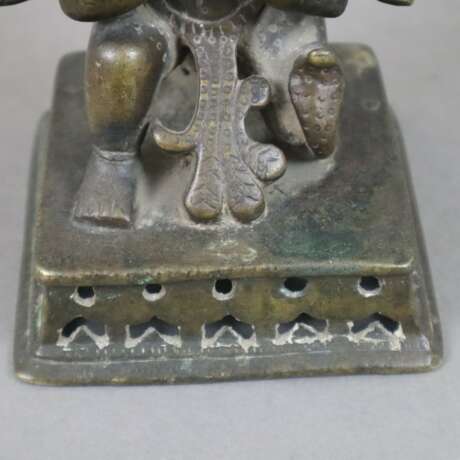 Bronzeleuchter mit figürlichem Schaft - Indien, 19.Jh. oder frü - Foto 6