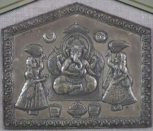 Reliefplakette mit Ganesha - Indien, getriebenes Silberblech, d - photo 1