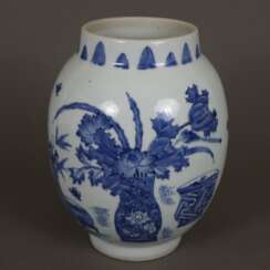 Blau-weiße Vase - China, frühe Qing-Dynastie, Porzellan, umlauf