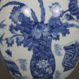 Blau-weiße Vase - China, frühe Qing-Dynastie, Porzellan, umlauf - фото 4