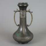 Hu-förmige Vase im archaischen Stil - China, helle Bronzelegier - photo 1
