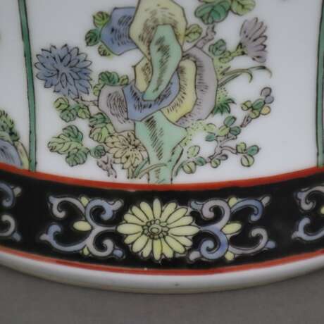 Große Deckelvase - China, ausgehende Qingzeit, Porzellan. Balus - Foto 2