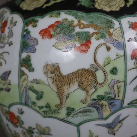 Große Deckelvase - China, ausgehende Qingzeit, Porzellan. Balus - фото 6