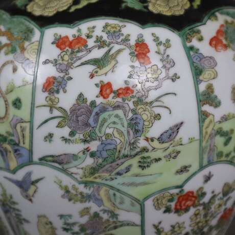 Große Deckelvase - China, ausgehende Qingzeit, Porzellan. Balus - photo 7