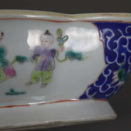 Fußschale - China, Porzellan, vierpassige Ovalform, beidseitig - фото 3
