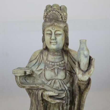 Große Steinskulptur “Guanyin mit Ruyi-Zepter und der Vase des L - Foto 11