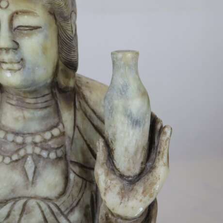 Große Steinskulptur “Guanyin mit Ruyi-Zepter und der Vase des L - photo 12