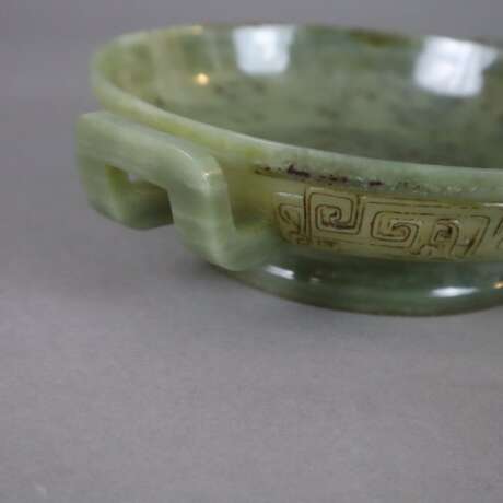 Jadeschale nach archaischem Vorbild - China 20.Jh., fein geschn - Foto 4