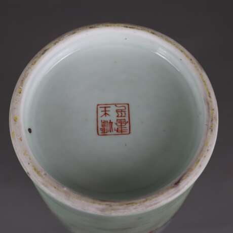 Rouleauvase - China, Porzellan mit seladongrüner Glasur und auf - photo 2