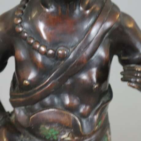 Bronzefigur - Bronzelegierung, rotbraun patiniert, polychrome E - Foto 5