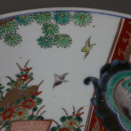 Große Imari-Porzellanplatte - Japan, ca. Taishō-Zeit, leicht ge - Foto 4