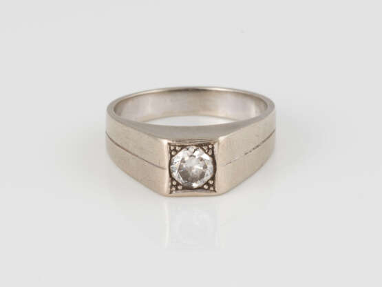 DIAMANT-RING Weißgold. Ringmaß ca. 53, Ges.-Gew. ca. 4,9 g - photo 1