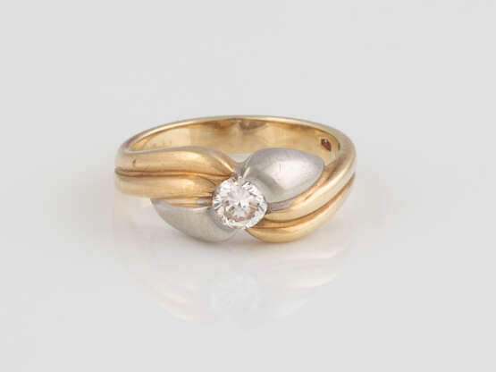 BRILLANT-RING Gelbgold, Weißgold. Ringmaß ca. 53, Ges.-Gew - photo 1