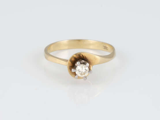 BRILLANT-RING Gelbgold, Weißgold. Ringmaß ca. 58, Ges.-Gew - photo 1