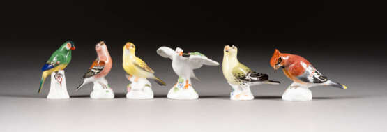 FÜNF MINIATUR-VOGELFIGUREN Deutsch, Meissen, 20. Jh. Porz - Foto 1